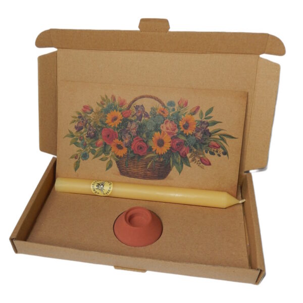 Kartonik Ciepła - świeca pszczela, świecznik i kartka Kosz z kwiatami