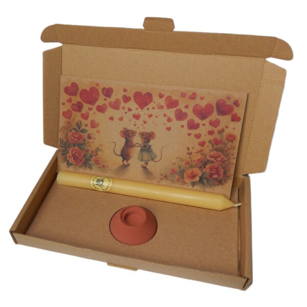 Kartonik Ciepła - świeca pszczela, świecznik i kartka Myszki i serca