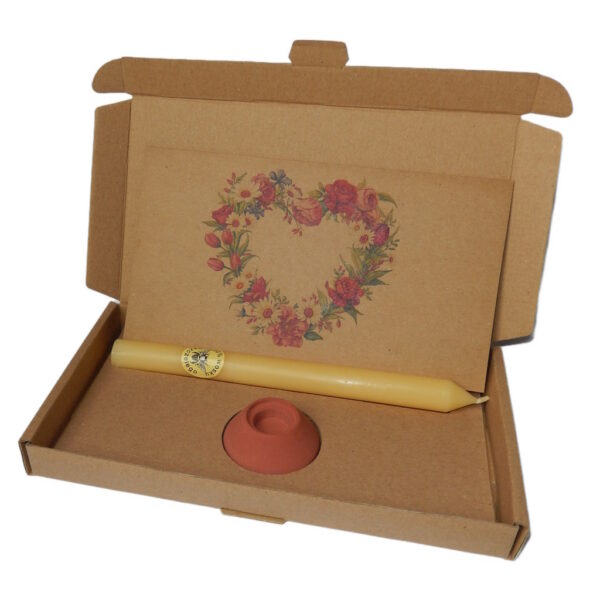 Kartonik Ciepła - świeca pszczela, świecznik i kartka Wianek serce