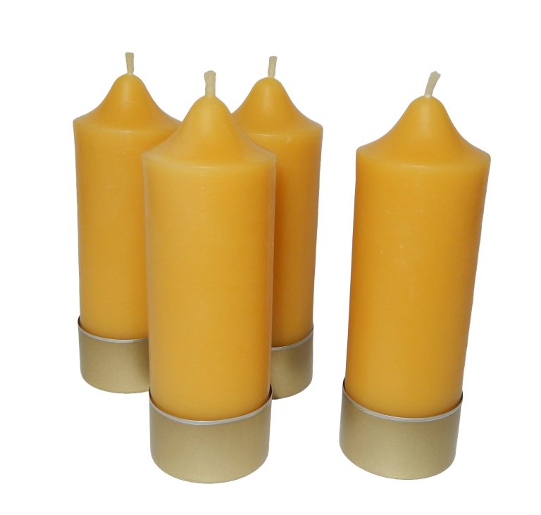 Zestaw 4 Świec Stołowych z Wosku Pszczelego – Tradycja, Zdrowie i Natura